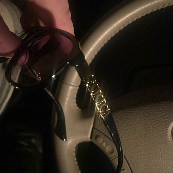Gucci Black SHN $535 bucks brand new real gold emblems super nice - Picture 1 of 5
